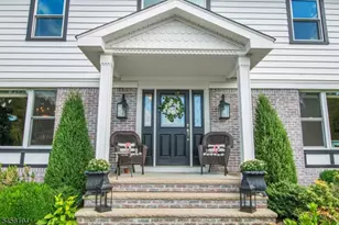 25 Crestwood Ave W, Fairfield, NJ 07004 - Photo 2