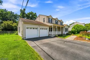 18 Lauren Ct, Byram Township, NJ 07874 - Photo 2