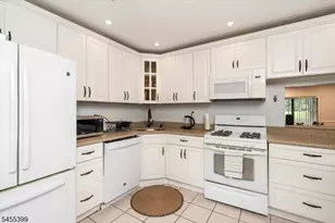 4 Pear Tree Ln, Franklin Township, NJ 08823 - Photo 6