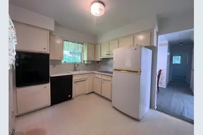 194 Tomahawk Trl, Byram Township, NJ 07871 - Photo 6