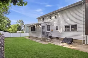 518 Orchard Pl, Old Bridge Township, NJ 08879 - Photo 4
