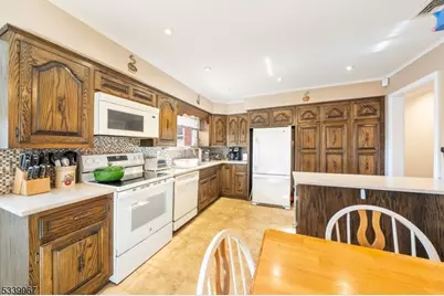 1015 Georgian Dr, Linden, NJ 07036 - Photo 12
