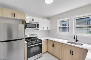 15 Cottage Pl, East Orange, NJ 07017 - Photo 2