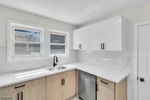 15 Cottage Pl, East Orange, NJ 07017 - Photo 4