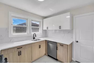 15 Cottage Pl, East Orange, NJ 07017 - Photo 14