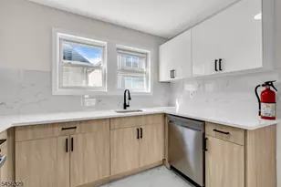 15 Cottage Pl, East Orange, NJ 07017 - Photo 4