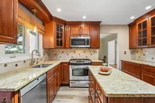 14 Burlington Rd, Berkeley Heights Township, NJ 07974 - Photo 4