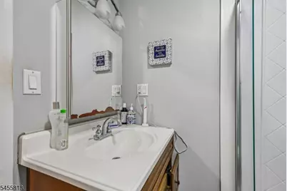 15-27 Parmelee Ave, Fair Lawn, NJ 07410 - Photo 18