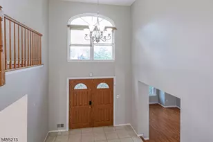9 Chipwood Ln, North Brunswick Township, NJ 08902 - Photo 2