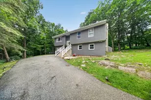 5 Lawrence Dr, Vernon, NJ 07422 - Photo 2