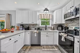 5 Lawrence Dr, Vernon, NJ 07422 - Photo 8