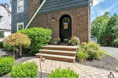 8 Doering Way, Cranford Township, NJ 07016 - Photo 4