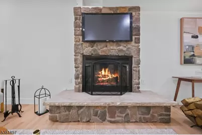 10 Elmwood Ct, Livingston, NJ 07039 - Photo 20