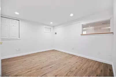 10 Elmwood Ct, Livingston, NJ 07039 - Photo 36