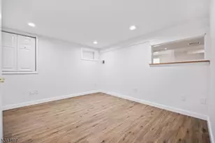 10 Elmwood Ct, Livingston, NJ 07039 - Photo 36