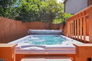 10 Elmwood Ct, Livingston, NJ 07039 - Photo 40