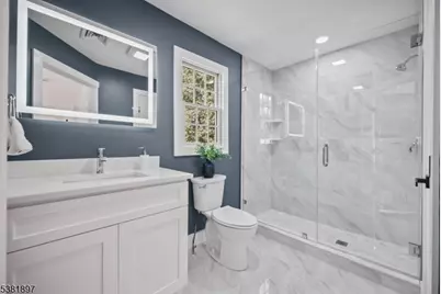 10 Elmwood Ct, Livingston, NJ 07039 - Photo 32