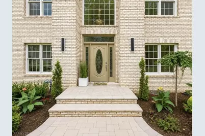 10 Elmwood Ct, Livingston, NJ 07039 - Photo 2
