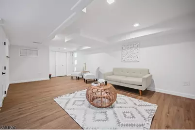 10 Elmwood Ct, Livingston, NJ 07039 - Photo 34