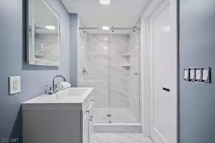 10 Elmwood Ct, Livingston, NJ 07039 - Photo 38