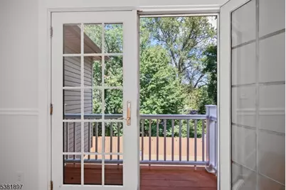 10 Elmwood Ct, Livingston, NJ 07039 - Photo 28