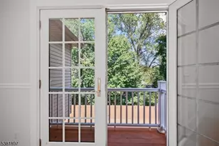 10 Elmwood Ct, Livingston, NJ 07039 - Photo 28