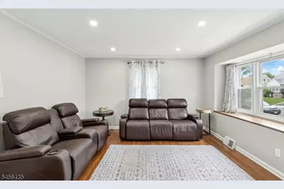 827 Pine St, Roselle Park, NJ 07204 - Photo 4