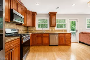 207 Stonehouse Rd, Bloomfield, NJ 07028 - Photo 4