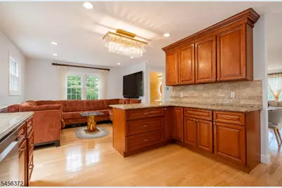 207 Stonehouse Rd, Bloomfield, NJ 07028 - Photo 2