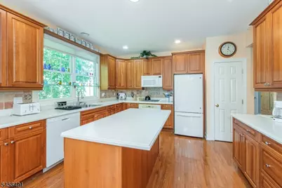 75 Schindler Way, Fairfield Twp., NJ 07004 - Photo 6