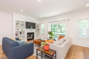 8 Deans Ct, Fairfield, NJ 07004 - Photo 6