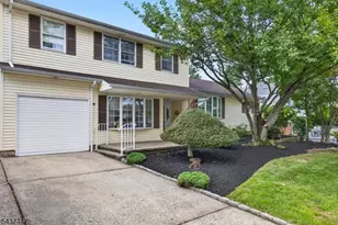 25 Princeton Dr, Middlesex, NJ 08846 - Photo 2