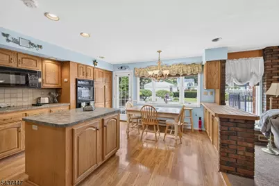 25 Princeton Dr, Middlesex, NJ 08846 - Photo 10