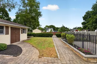 25 Princeton Dr, Middlesex, NJ 08846 - Photo 22
