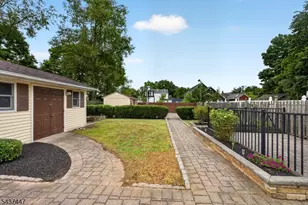 25 Princeton Dr, Middlesex, NJ 08846 - Photo 22
