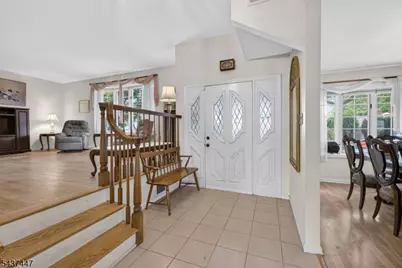 25 Princeton Dr, Middlesex, NJ 08846 - Photo 4