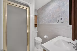 25 Princeton Dr, Middlesex, NJ 08846 - Photo 18