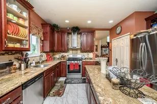2 Garden Hills Dr, Franklin Township, NJ 08873 - Photo 12