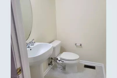112 Independence Trl #112, Totowa, NJ 07512 - Photo 10