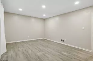 584 Thomas Blvd, East Orange, NJ 07017 - Photo 18