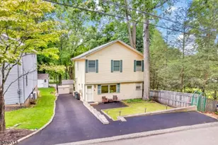 92 New York Ave, Jefferson Township, NJ 07849 - Photo 2