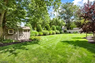 211 Briarheath Ln, Clark Township, NJ 07066 - Photo 34