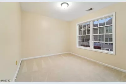 195 Levinberg Ln, Wayne, NJ 07470 - Photo 20