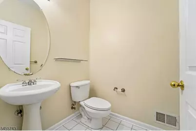 195 Levinberg Ln, Wayne, NJ 07470 - Photo 16