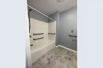170 N Oraton Pkwy #111, East Orange, NJ 07017 - Photo 8