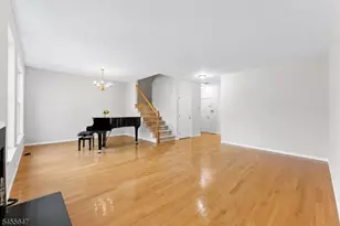 33 Gordon Cir, Parsippany, NJ 07054 - Photo 8