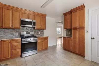 418 President St, Saddle Brook Township, NJ 07663 - Photo 10