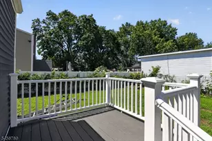 16 Oakwood Pl, North Brunswick Township, NJ 08902 - Photo 18