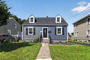 16 Oakwood Pl, North Brunswick Township, NJ 08902 - Photo 2