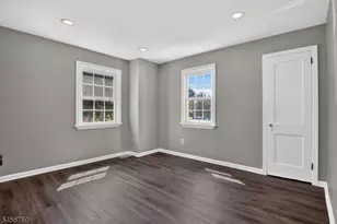 16 Oakwood Pl, North Brunswick Township, NJ 08902 - Photo 12